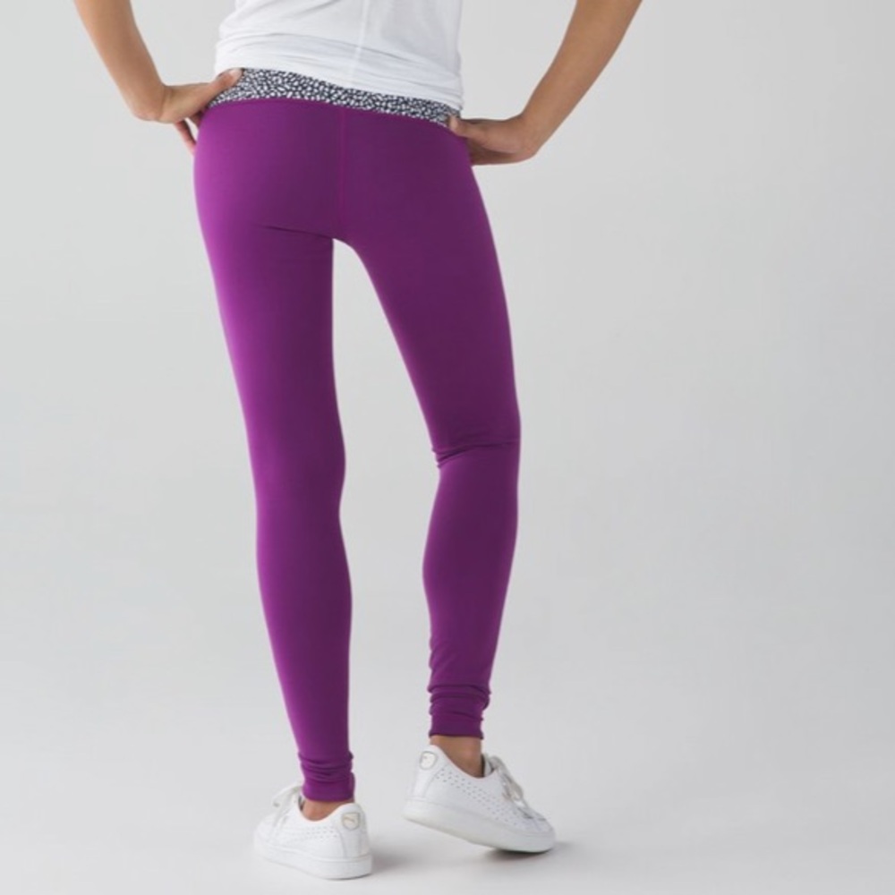 Lululemon Wunder Under Pant III (Reversible)
Black/Regal Plum/Miss Mosaic Black